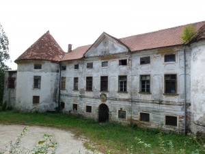 Auerspergov grad Turn (Šrajbarski turn) nad Leskovcem pri Krškem